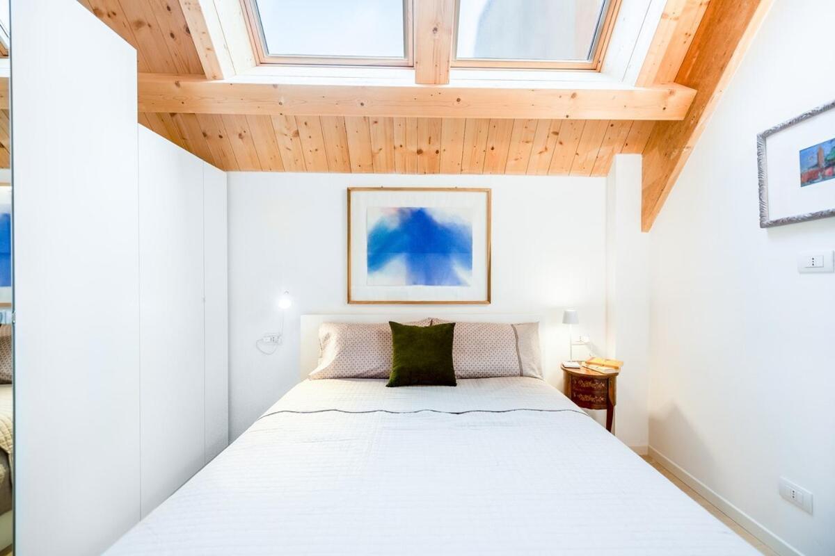 Luminoso Loft - M5 Cagranda - Free Wi -fi Milan